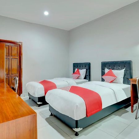 Oyo 90089 Hotel Satria Syariah เดนปาซาร์ ภายนอก รูปภาพ