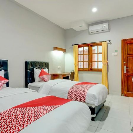 Oyo 90089 Hotel Satria Syariah เดนปาซาร์ ภายนอก รูปภาพ